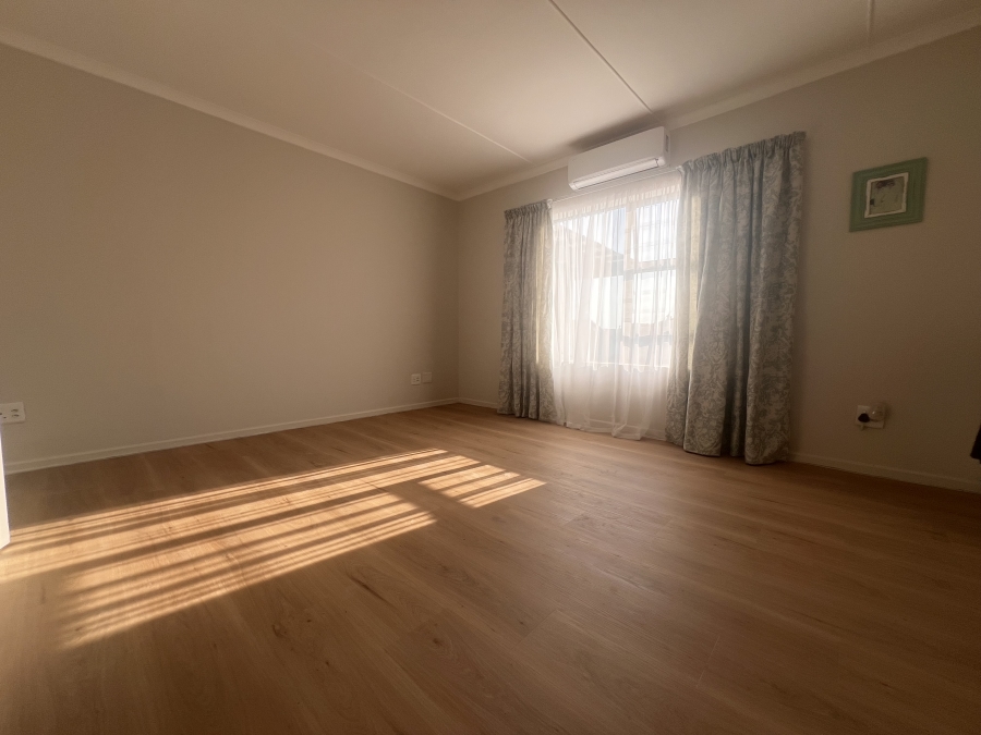 5 Bedroom Property for Sale in Country Club Western Cape